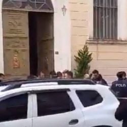 Συνελήφθη ένα άτομο για την ένοπλη επίθεση σε καθολική εκκλησία στην Κωνσταντινούπολη